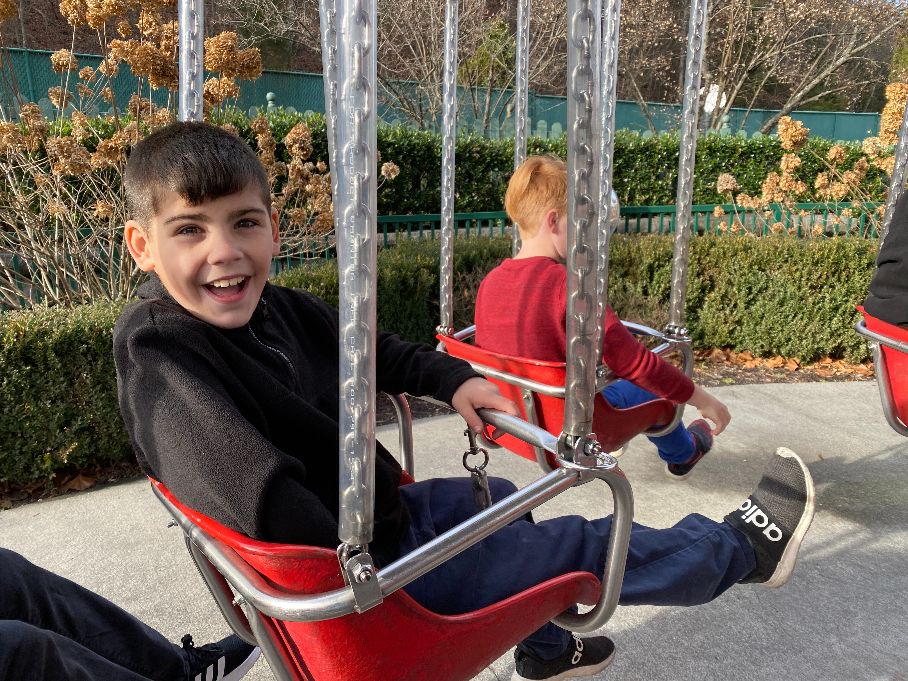 boy on a swing at Dollywood