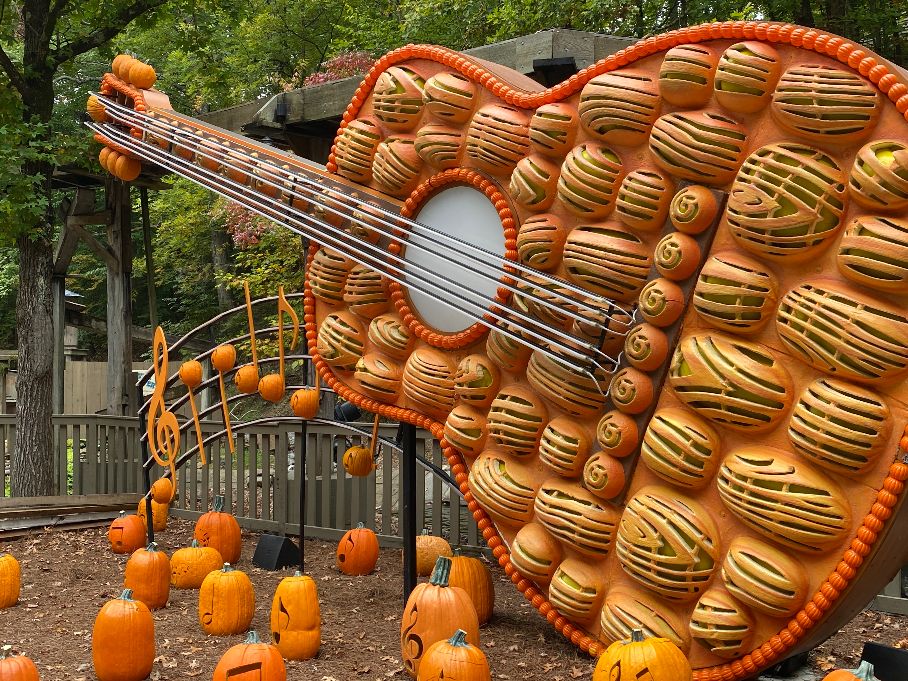 pumpkin sculpture at Dollywood for the harvest festival