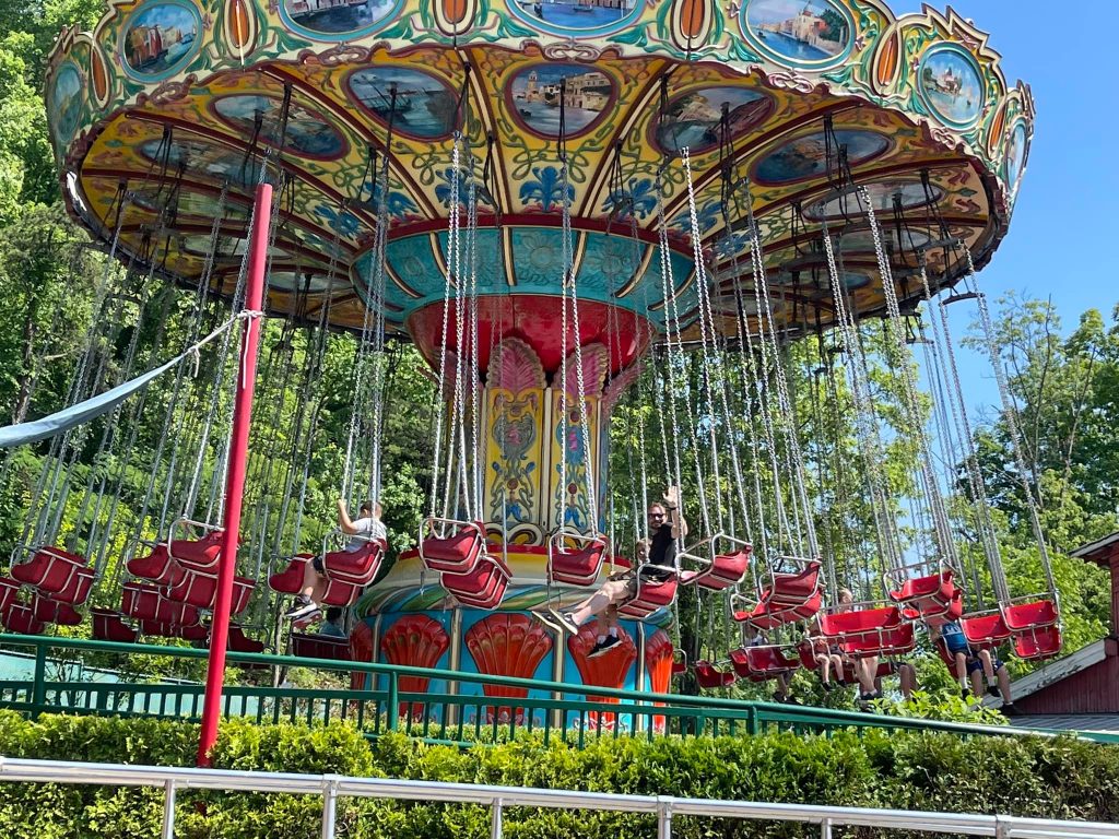 the Waltzing Swinger at Dollywood