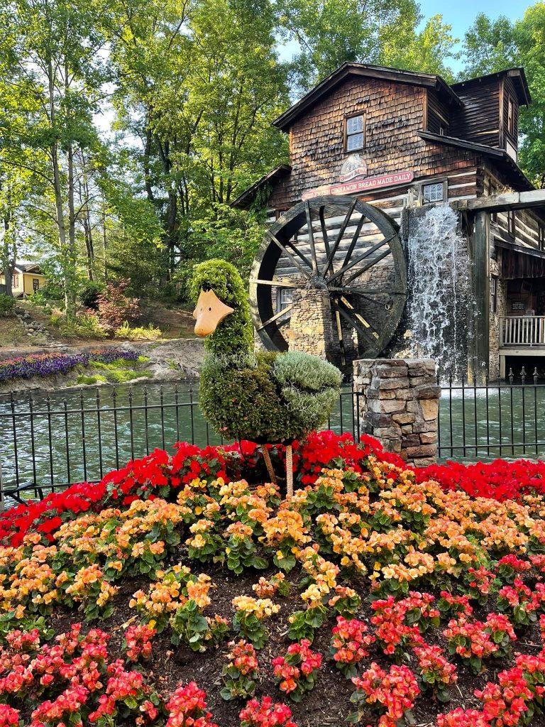 Easy Guide to the Dollywood Flower and Food Festival