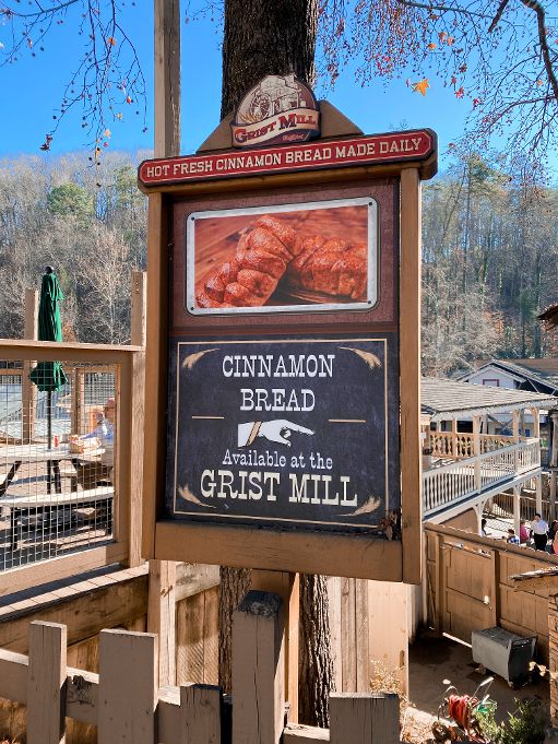 dollywood cinnamon bread sign