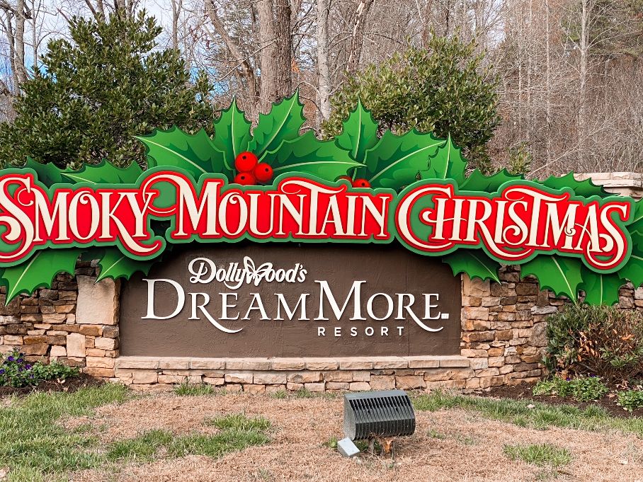 DreamMore Resort sign at Christmas