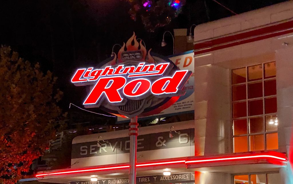 lightning rod sign at dollywood at night