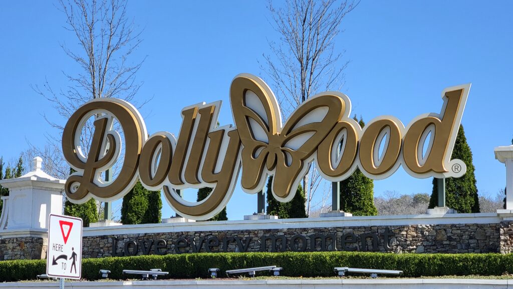 Dollywood entrance sign