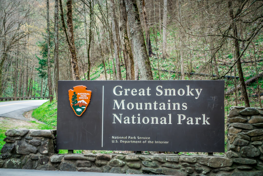 great smoky mountains entry sign