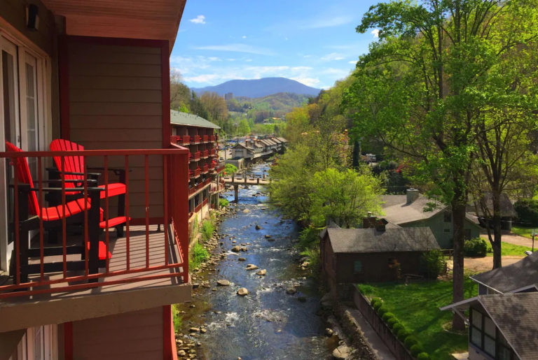 Best Gatlinburg Hotels on the River